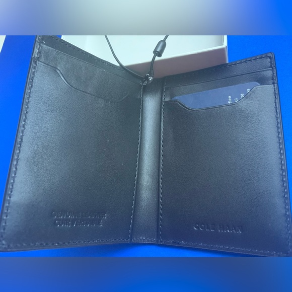 Cole Hann Men’s card holder in black leather - Picture 2 of 5